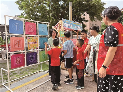 同花配资 三代共学乐融融